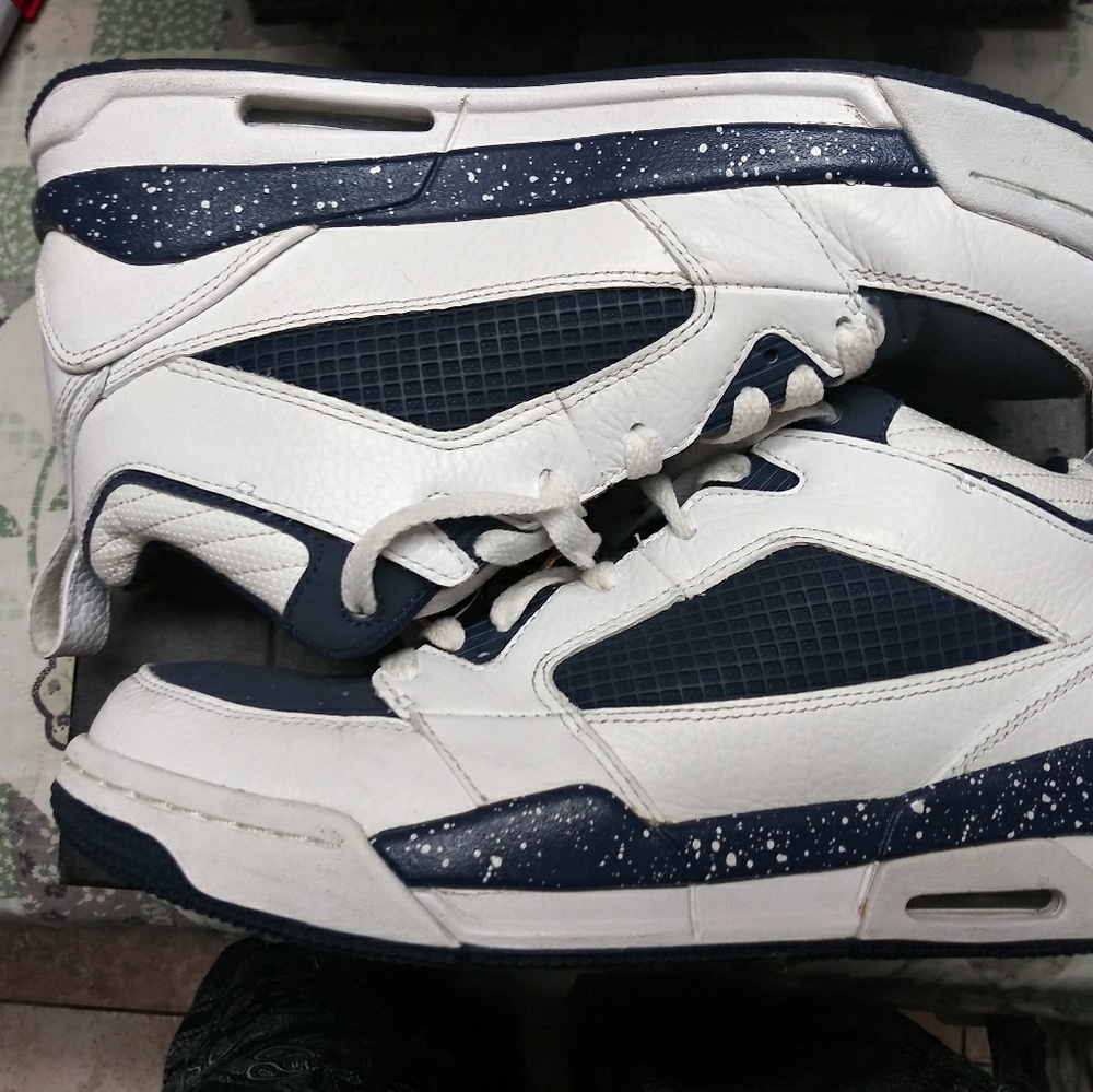 Like new Size 9 Jordan Air Flight classic sneakers